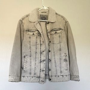 Levi’s sherpa lined denim jacket - S